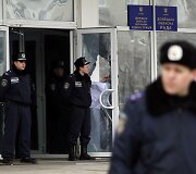 Ukrainos policija prie vyriausybės pastato Donecke