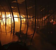 Gaisro nuniokotas drabužių siuvimo fabrikas 