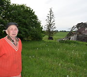 Jonas Misiūnas savo sodyboje Janavo kaime