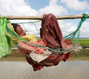Persekiojami rohinjai i&scaron; savo &scaron;alies bėga į Banglade&scaron;ą