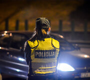Naktinio reido Vilniuje metu nustatyti be teisių ar valstybinių numerių važiavę vairuotojai
