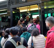 Ispanijoje žmonės netelpa į autobusus