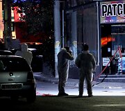 Prie neonacių partijos &bdquo;Auksinė au&scaron;ra&ldquo; būstinės aidėjo &scaron;ūviai. 
