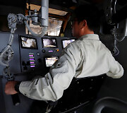 Japonų inžinierius pristatė i&scaron; vidaus valdomą milžini&scaron;ką robotą