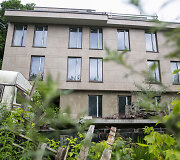 Nebaigtas statyti ir apleistas daugiabutis sostinės Zarasų gatvėje