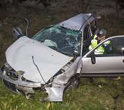 Vilniaus pakra&scaron;tyje, Liepkalnio gatvėje apvirto automobilis &bdquo;Rover&ldquo;.