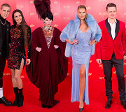 Donatas Montvydas su žmona Veronika, Austėja Jablosnkytė, Solveiga Mykolaitytė ir Ąžuolas bei Ineta Žvaguliai