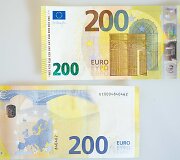 Pristatyti naujosios serijos &bdquo;Europa&ldquo; 100 ir 200 eurų banknotai
