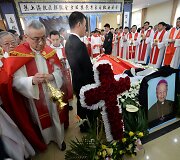 Atsisveikinimas su vyskupu Josephu Fan Zhongliangu