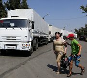 Rusijos &bdquo;humanitarinės pagalbos&ldquo; sunkvežimiai be leidimo įvažiavo į Ukrainos teritoriją.