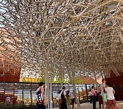 Metalinis Jungtinės Karalystės paviljonas &ndash; bičių spiečius