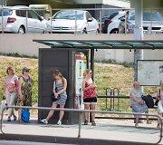 Vie&scaron;uoju transportu važiuojantys keleiviai kar&scaron;tį jaučia ir lauke, ir viduje
