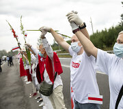 50 tūkstančių žmonių stojo į gyvą grandinę: lietuviai solidarizuojasi su baltarusiais