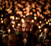 Piligrimai meldžiasi Fatimoje
