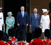Melania Trump, Elizabeth II, Donaldas Trumpas, princas Čarlezas ir Kornvalio hercogienė Camilla