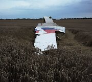 Numu&scaron;to &bdquo;Malaysia Airlines&ldquo; lėktuvo nuolaužos Donecke, Ukrainoje.