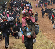 Migrantai Baltarusijoje prie sienos su Lenkija