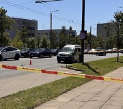 Vilniuje automobilis rėžėsi į autobusų stotelę su žmonėmis: viena mergina žuvo