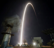 Raketa &bdquo;Sojuz&ldquo;, kuria skrido Aleksandras Misurkinas i&scaron; &bdquo;Roskosmos&ldquo;, pirmą kartą į kosmosą i&scaron;skridęs NASA astronautas Markas Vande Hei ir jo kolega veteranas Joe Acaba
