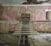 Pianino mokytojo Romaino Thiery įamžinti pianinai apleistuose pastatuose