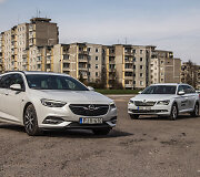 &bdquo;&Scaron;koda Superb&ldquo; prie&scaron; &bdquo;Opel Insignia&ldquo;: čeki&scaron;kas prakti&scaron;kumas ar voki&scaron;ką universalumas?