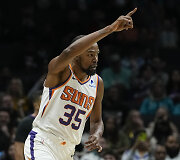 2. Kevinas Durantas (&bdquo;Phoenix Suns&ldquo;) &ndash; 47,65 mln. JAV dolerių