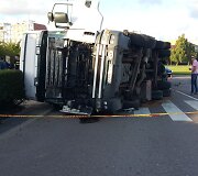 Klaipėdoje apvirto vilkikas
