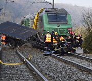 Prancūzijoje traukinys pervažoje atsitrenkė į vilkiką