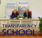 Prezidentė Dalia Grybauskaitė lankosi &bdquo;Transparency school&ldquo; stovykloje