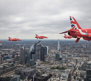 Karali&scaron;kųjų oro pajėgų akrobatikos grupės &bdquo;Red Arrows&ldquo; pasirodymas Londone