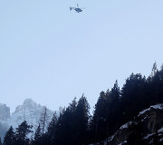Rizikuodami gyvybe migrantai mėgina įveikti Alpes tam, kad pasiektų Prancūziją