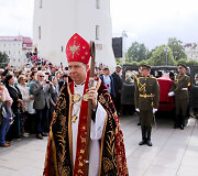 Į Vilnių atvežtas ir i&scaron;kilmingai sutiktas arkivyskupo Teofiliaus Matulionio sarkofagas