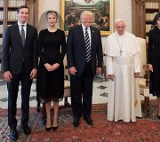 Jaredas Kushneris, Ivanka Trump, Donaldas Trumpas, popiežius Pranci&scaron;kus ir Melania Trump