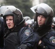 Ukrainos riau&scaron;ių policija prie vyriausybės pastato Donecke
