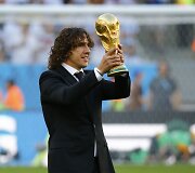 Carlesas Puyolas į &bdquo;Maracana&ldquo; stadioną įne&scaron;ė Pasaulio futbolo čempionato nugalėtojų trofėjų
