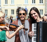 Simona Buinevičiūtė, &bdquo;Aerosmith&ldquo; grupės lyderis Stevenas Tyleris ir Aurelija Matulevičiūtė