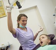 &Scaron;e&scaron;tadienį daugiavaikių &scaron;eimų vaikai lankėsi odontologijos klinikoje.