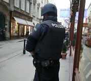 Vienos centre pa&scaron;auti du asmenys