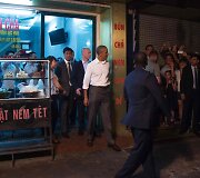 Barackas Obama &bdquo;Bun Cha&ldquo; kavinėje Vietname
