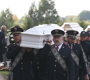 Radvili&scaron;kyje į paskutinę kelionę i&scaron;lydėta kraupioje avarijoje žuvusi ugniagesio &scaron;eima