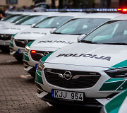 Policija pristatė naujus automobilius