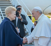 Prezidentė Dalia Grybauskaitė i&scaron;lydėjo Popiežių Pranci&scaron;kų