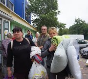 Vietiniams gyventojams reikia ne tik būtiniausių prekių, bet ir čiužinių bei rūbų.