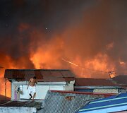 Filipinuose per gaisrą sudegė daugiau kaip 200 namų.