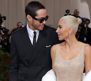 Kim Kardashian, Pete'as Davidsonas