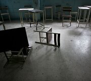 Kadaise pažangiausioms žemyne, Venesuelos mokykloms stinga lė&scaron;ų, jas palieka mokytojai ir mokiniai