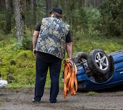 Kelyje Barčiai &ndash; Varėna nuo kelio nulėkė ir apvirto automobilis