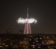 Įžiebta didžiausia pasaulio Kalėdų eglė. 