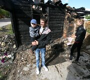 Jauna &scaron;eima po gaisro nenuleidžia rankų &ndash; nori atkurti savo namus