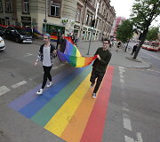 Vilniuje oficialiai atidaryta vaivoryk&scaron;tės spalvų perėja
